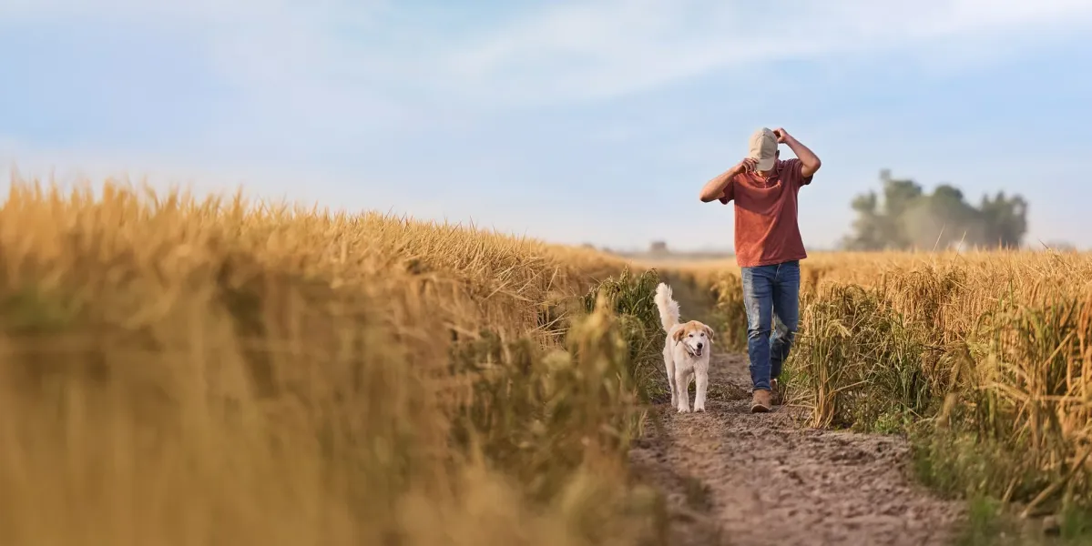 purina-sustainability-farmer-dog